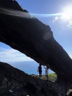 Koko Arch is a MUST DO if you’re in Oahu Hawaii - and highly recommend getting a local guide like TIM to support the community in any way you can while you’re in Hawaii!! Found Tim on Airbnb experience  under “Hawaii Private Custom Tour - Oahu's Secret Spots” and he was the BESTTT @Amanda #Hiking #hawaii #hawaiitravel #travelinhawaii #oahu #honolulu #travel #femaletravel #traveltok #vacation #fyp #mukbang #beach #shrimp #coconutshrimp #garlicshrimp 