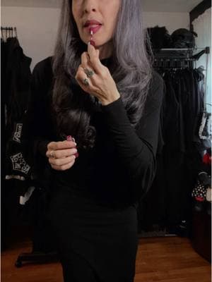 #paratii #paratiiiiiiiiiiiiiiiiiiiiiiiiiiiiiii #foryourpage #for #dark #goth #gothgirl #masdecuarenta #envejecerconestilo #silverhair #silverhairdontcare #canas 