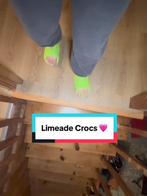 Replying to @81legrak No hard time necessary 🩷 Little clouds for your feet 🫶🏼 #crocs #shoes #comfyshoes #crocsslides #slides #sandals #zapatos #brat #limeade 