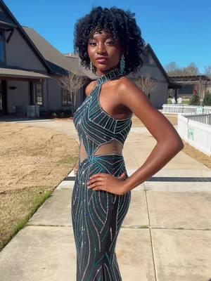 An UNFORGETTABLE dress!🩵🖤@Johnathan Kayne #foryoupage #fyp #SmallBusiness #viralvideo #promdress #prom2025 #glitzandgowns #viral #shoppinghaul #promtok #dress #bluedress #stunningdress model:@Alyson 