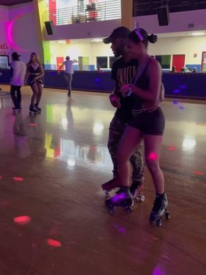 A lil ballroom practice w one of my favs @Bryan 💃🏽🕺🏽 • • • • • • #newyearseveskate #arlingtonskatium #riedell #skatevibes #rollerskating #ballroom #skatelife  #rollerskater #skatetherapy #justforfun #quadskates #skating #fyp #dancetherapy #quadskating #rhythmskating #jamskate #houstontx #imsn #skatenight #jamskates #sk8