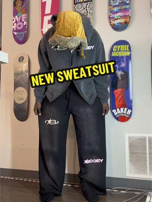 Upside down half zip? Come on now #foryou #fyp #viral #trend #foryoupage #fashion #sweats #winter #booey #skateboardwall 