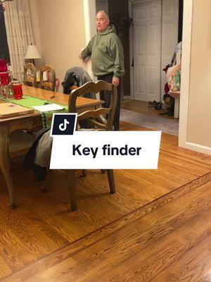 Such a simple device that will definitely save you time looking for lost keys!😊😊 #keyfinder #keyfindertag #lostfindertag #newyearnewaura #homefinds #gamechangerdad #remotefinder 