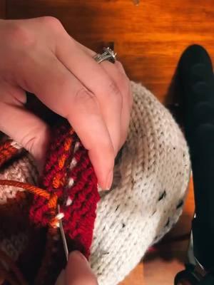 The Kitchener stitch.  #LIVEhighlights #TikTokLIVE #LIVE #fyp #foryoupage #crafting #yarn #bigtwist #ilovethisyarn #addi #addikingsize #SmallBusiness #TIKTOK #DIY 