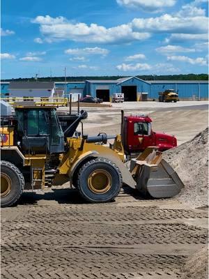 ⚡️POWER! 😤 #bluecollar #constructionmaterial #constructioncompany #loader #loaderoperator #constructionproject 