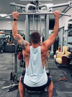 Back day workout! ⚡️ CONTROL THE WEIGHT 🤌🏼 If you find these exercises helpful, be sure to add them to your routine 💪🏼 • Lat Pulldown 3x12-15 • Incline Smith Machine Row 3x12-15 •Seated Cable Row 3x12-15 •Cable Rope Stiff Arm Pulldown 3x12-15 • DB Row 3x12-15 Enjoy 🙏🏼 #fitnessmotivation #bodybuilding #workout #fitness #disicpline #mindset #gym #fitmen #mensphysique #fitnessjourney #mensfitness #fit #motivation #gymmotivation #muscle 