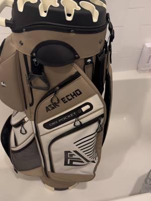 Goated golf bag #golftiktok #golf #golftok #fyp #foryoupage #tiktokmademebuyit #askechogolfbag 