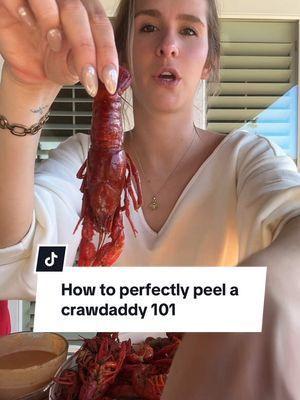 How to peel a crawfish… there are plenty of ways🤣 I just learned this one last year and upped my crawfish game lol #crawfish #crawfishmukbang #louisiana #nola #neworleans #seafood #fyp 