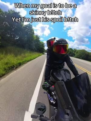 #michigancheck💙💛 #viralvideo #fypage #metrodetroit #bikersoftiktok #gsxr1000r #nofacenocase #biketok #windtherapy #BookTok #backpack #2025future #carbonfiber #detroitlions #biketokers #spoiled #1up5down 