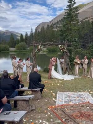 Share this video with your favorite engaged couple ♥️ #engaged #wildsocialmicroweddings #smallwedding #microwedding #microweddingvenue #coloradowedding 