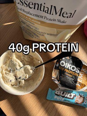 360 calories & 40g protein  @Oikos smores remix @BUILT.BAR coconut puff Arbonnes 1/2 scoop vanilla  built bar code: COURTNEYHOLLIDAY Arbonne 🔗 in bio  ENJOY!  #vsg #weightlossfoods #macros #proteinyogurt #proteinbowl #builtbar #imbuilt #weightlossmotivation 