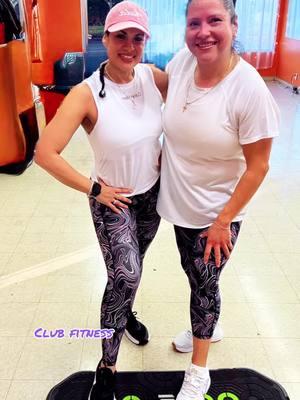 #twin #igualitas #gemelas 😜🧍🏻‍♀️🧍🏻‍♀️ #clubfitness  #stepclass 