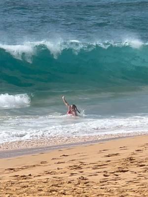 Heather from Huntington avoids back shot loads, takes huge facial instead like a champ🫡👏👏👏 well played Heather well played 👏👏👏🌊🌊🌊#sandys #sandybeach #saferbeachesdowndaroad 