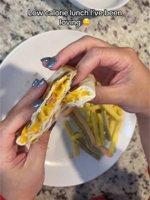 One of my favorite go to lunches for eating at a calorie deficit 🤤#caloriedeficit #caloriecounting #caloriedeficitmeals #lunch #lunchrecipe #EasyRecipe #easylunchrecipe #easylunchideas #healthyliving #fitnessjourney #weightloss #weightlossjourney