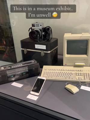 This hurt my soul, greatly #evolutionoftechnology #macintosh #sony #millenialcore #museummoment #90skid #80skid #ouchie 