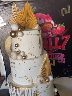 Masterpiece #sheall7sweetbites #foryourpage #cakedecorating #caketutorial #fup #golddrip #tieredcake 