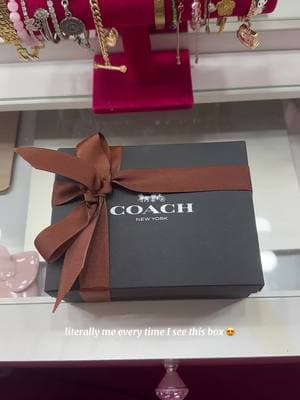 the obsession I have with @Coach is unmatched 😮‍💨🤌🏼✨ #coach #coachbag #coachpurse #unboxing #newpurse #newbag #pursecollection #shopaholic #newyearnewbag 