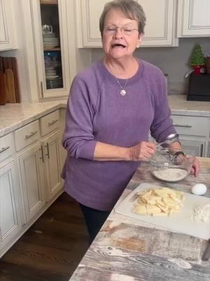 I am showing you how i make my version of fried cornbread and it is so good! #mamasuessouthernkitchen #homewithmamasue #cookingtiktok #cooktok #cornbread #cornbreadrecipe #fried #friedfood #southerncooking 