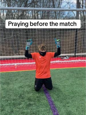 What’s your pregame ritual? Share below ⬇️ @T1TAN #fyp #goalkeeper #goalkeepertraining #gk #goalie #footy #Soccer #433 #soccertiktok #goalietraining #goleiro #keep #soccergame #futbol 