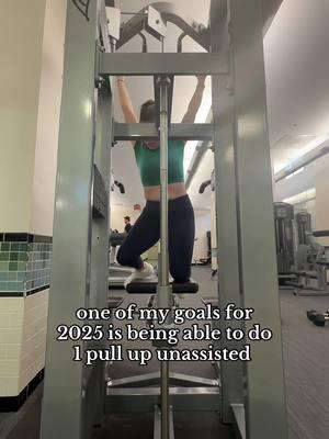 Let’s see if I will ever be able to do a pull up 🫣 #physicianassistant #healthcareworker #gymworkout #pullups #assistedpullups 