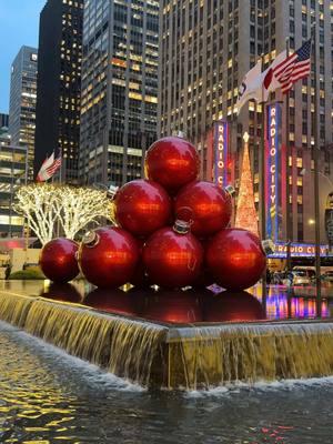 New York 🎄🎉🌟💫 #walkingtour #holiday #newyorkcity #usa🇺🇸 #manhattannewyork #newyork #radiocitymusichall #radiocity