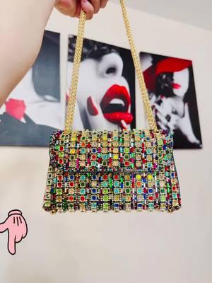 Womens fashionable rhinestone decorated bag with chain strap #bag #cartera #bolso #bolsa #bolsademujer #carterademujer #amantesalosbolsos #amantesalascarteras #bolsasamantes #amantesdelasbolsas #