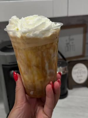 white chocolate cookie butter latte w/ lite caramel drizzle 🐻🤍 #nespresso #nespressovertuo #nespressorecipes #nespressopods #nespressolatte #nespressocoffee #nespressomachine #nespressotalents 