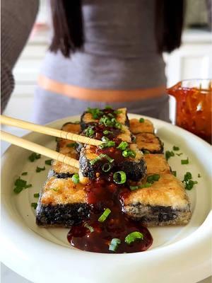 Seaweed wrapped tofu with a sweet & spicy gochujang sauce 🤌🏼💋 HAPPY NEW YEAR YALL! 🥰 #tofu #lunch #dinner #healthyrecipes #EasyRecipe #cooking #asmr #frankiesbikinis #bunnygirl 