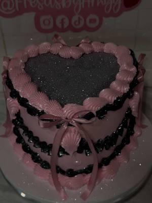 #pinkvintageheartcake #pinkheartcake #fyp #downeyca #losangeles #viral #SmallBusiness #heartcake #glitterheartcake #f#fresasbyamyy