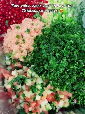 Lemony and crunchy  🤤 Tabbouleh is so special. #arabictiktok #arabicfood #tabbouleh #tabouli #salad #healthy #crunchy 