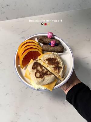 Alexa stays playing in the background lol the only way to limit screen time 😄 #toddler #breakfast #toddlerbreaksfast #breakfastinspo #breakfastsandwich 