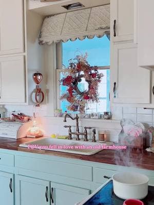 Old farmhouse cottage kitchen 🩷 #kitchen #oldhome #vintagehome #cottagecore #shabbychic #frenchcountry #grandmacore  #fyyppp