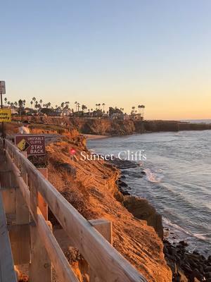 Sunset Cliffs San Diego, CA 🌴 #sandiego #sunset #sunsetcliffs #ocean #fyp #california #traveltok #creatorsearchinsights 