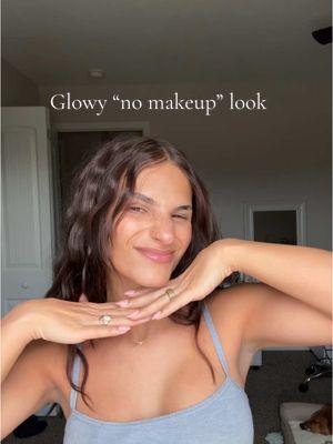 We love @Saie for the glowy looks #saie #nomakeupmakeup #glowymakeup #5minmakeup #glowyskin 