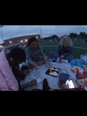 We went all out for our senior sunrise in 2023!! We brought so much food and even decorated cookies!! 🤣🤣🤣#classof2024 #seniorsunrise #funny #fyp #viral #friends #food #chill #vibes 