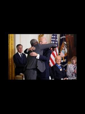 Beautiful ceremony! Well deserved! #denzelwashington #presidentialaward #whitehouse #Eastroom #Biden #theresistance #fyf #fyp #fyfyfyfy #educateyourself #readingisfundamental #themoreyouknow💫 #knowledgeispower #nonnaknows💜 