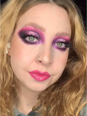 This year is all about colorful eyes and gym vibes #pinkmakeup #colorfulmakeup #creativemakeup #creativemakeuplooks 