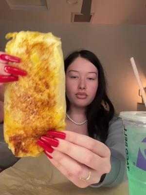 taco bell grilled cheese burrito mukbang #grilledcheeseburrito #tacobell #mukbang #eatwithme #eating #tacobellmukbang #FoodTok 