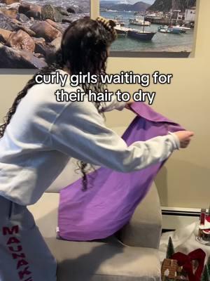 this happens every single time I wash my hair #julesdell #curlyhair #curls #curlyhairproblems 