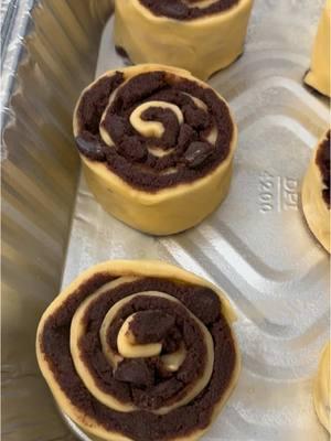 Sourdough chocolate rolls #sourdoughlove #sourdoughtok #sourdoughchocolaterolls#happybaking 