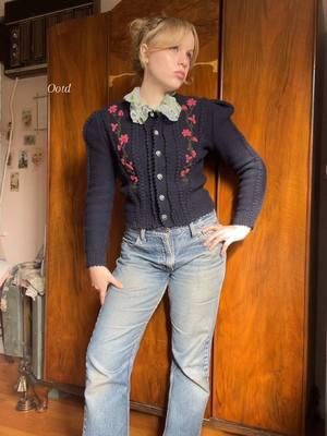 #OOTD @DÔEN blouse, vintage knit that reminds me of Dôen, my fav Levi jeans :-) One of my favorite memories is seeing the Stray Cats with my dad on the first day of senior year of high school😌 #vintagestyle #vintagefashion #doen #1940s 