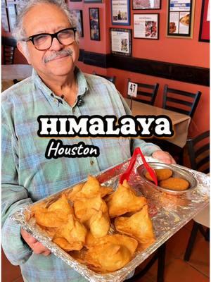 🇮🇳 HIMALAYA 🇵🇰 Chef Kaiser Lashkari of Himalaya Restaurant is a renowned name in the Houston restaurant industry. He was born in Karachi, Pakistan and initially pursued medicine before discovering his passion for cooking. After earning a master's degree in hospitality from the University of Houston, he opened Himalaya Restaurant in 2004, which has become a staple in Houston for authentic Indian and Pakistani cuisine. Recognized as a James Beard Award semifinalist and featured on Anthony Bourdain's Parts Unknown, Chef Lashkari is a favorite among locals & visitors alike. ☺️ 📌 Himalaya: 6652 Southwest Fwy, Houston, TX 77074 #houston #houstonfoodie #houstonfood #htx #htxfood #htxeats #htxfoodie #indianfood #pakistanifood #htown #indiancuisine