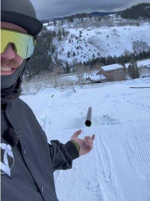 Here is a little tip for how to approach a rail in the terrain park 🤙🏼  . . #snowboarding #snowboard #snow #snowday #ski #skiing #teamhuckhouse #colorado #snowboardtok #snowboardtiktok #skitok 