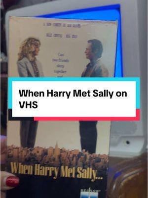 The chokehold this movie has on me. It’s a favorite 🥰  #vhs #throwback #fyp #foryoupage #retro #vintage #panasonic #movies #films #movie #80s #1980s #whenharrymetsally #billycrystal #megryan #romcom #nye 