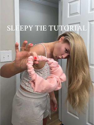 Why haven’t I heard about this SOONER😤 #sleepytie #heatlesscurl #heatlesscurlsovernight #overnightblowout #overnightcurls #hair #hairtutorial 