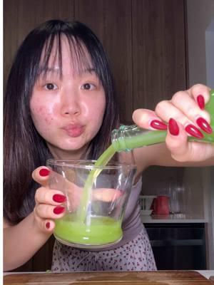 Good luck finding my acne 🤭 #acne #hormonalacne #acneskin #greenjuice #beetlejuice #clearskin #skincaretips 