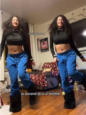 who is it 😂 follow me for a surprise ig: yariseason @Yari twins #yari #viral #yariseason #yaribetter #sturdyqueen #fyp #fypシ #dance #trending #foryou #foryoupage #twins #twin #yaritwin #yaritwins #mufasa 