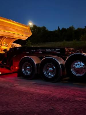 Love this job 😎 #CapCut #trucking #heavyhaul #lowboy #workflow #sidwellmaterials #peterbilt #talberttrailers #CAT #komatsu #johndeere #linkbelt #terex #mccloskey #powerscreen #fyp 