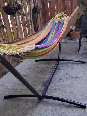 Uno asi en tu patio.  #Hammock #metalstand #steel #stronghanmock  #DoubleHammock #amaka #amaca #mesedora #outdoor #patio #homedeco #outdoorhammock #relax #rest #steelstand #fyp #fu #fy #fupage #fypage 