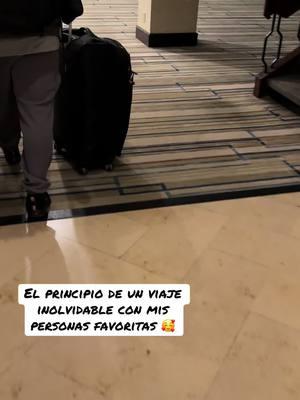 Con tigo lo más difícil parece fácil #viaje#pareja#hijos#extranjero#primera#vez#internacional#frintera#amor#apoyo#lucha#familia#unida#sacrificios#que#no#cuestan#hotel#adoenos#navidad#sueños#videoviral#tiktokviral #fyp 